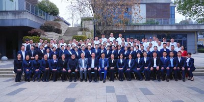 初心不改，穩(wěn)步向前